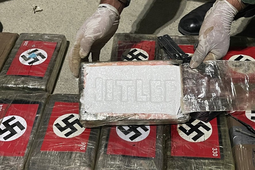 Peru apreende 58 kg de cocaína com símbolos nazistas que iriam para a Bélgica