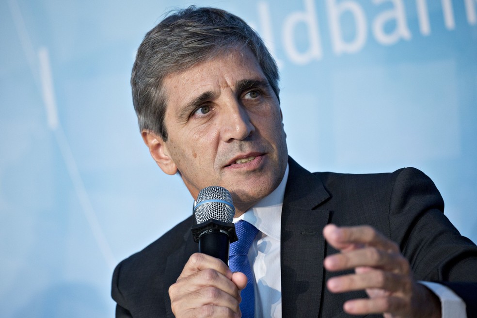 Luis Caputo, ministro da Economia da Argentina — Foto: Bloomberg