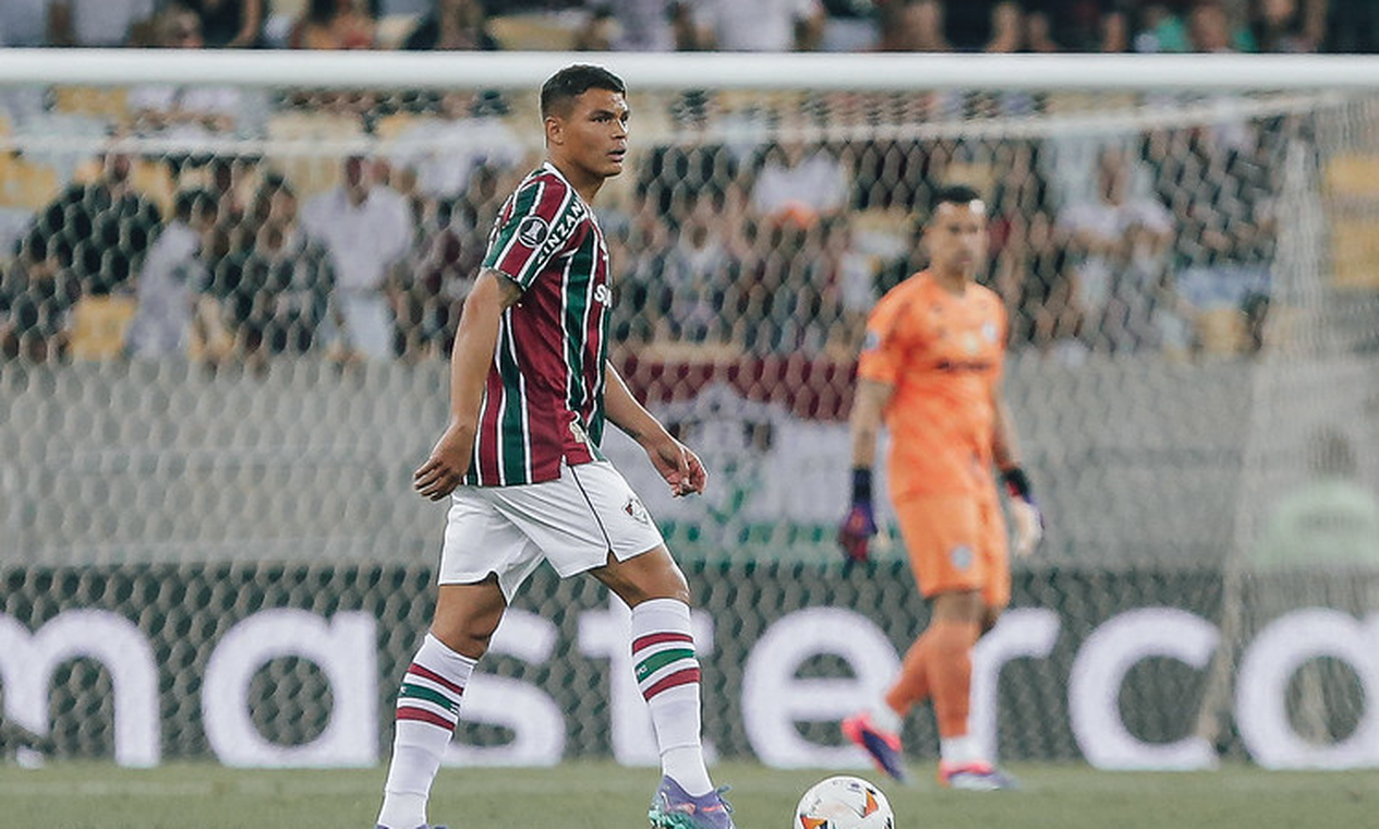 Substituído no intervalo contra o Atlético-MG, Thiago Silva caiu sobre o calcanhar e será reavaliado nesta quinta