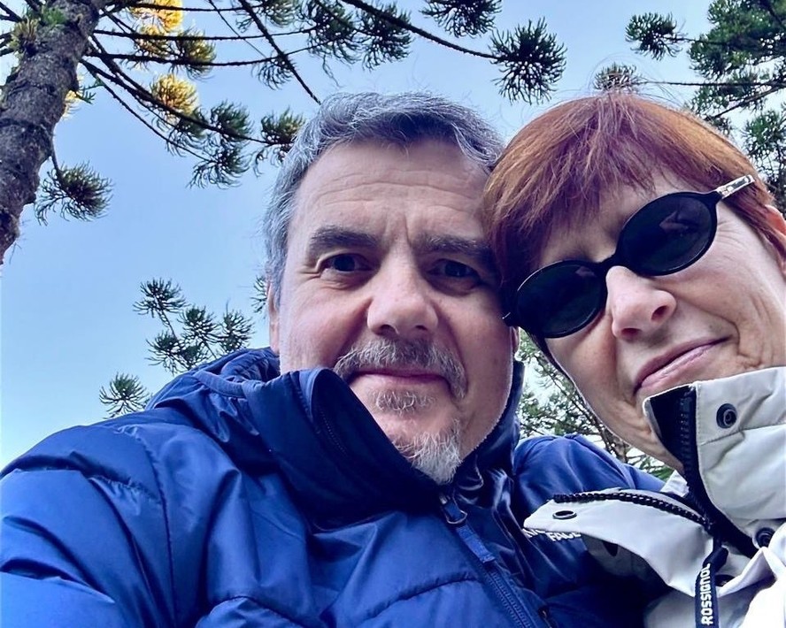 Longe da TV desde 1991, Lídia Brondi surge em foto com o marido, Cassio Gabus Mendes