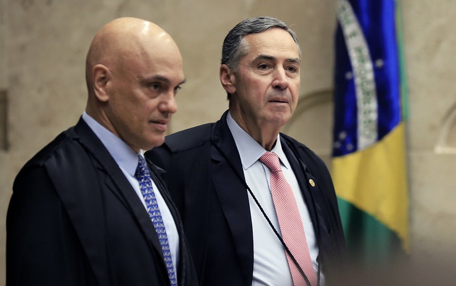 Os ministros Alexandre de Moraes e Luís Roberto Barroso