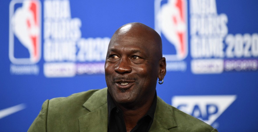 Jogador americano de basquete Michael Jordan venderá Charlotte Hornets