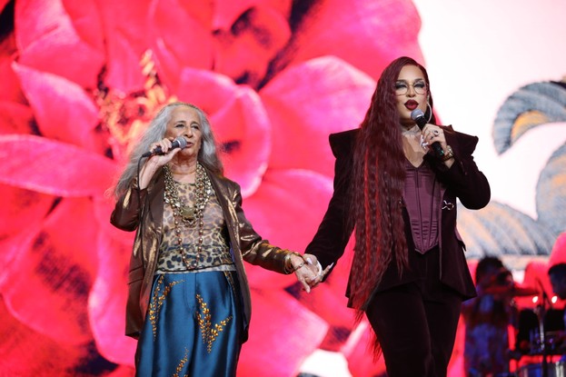 Maria Bethânia e Gloria Groove cantam 'O meu amor', de Chico Buarque, no Prêmio da Música Brasileira