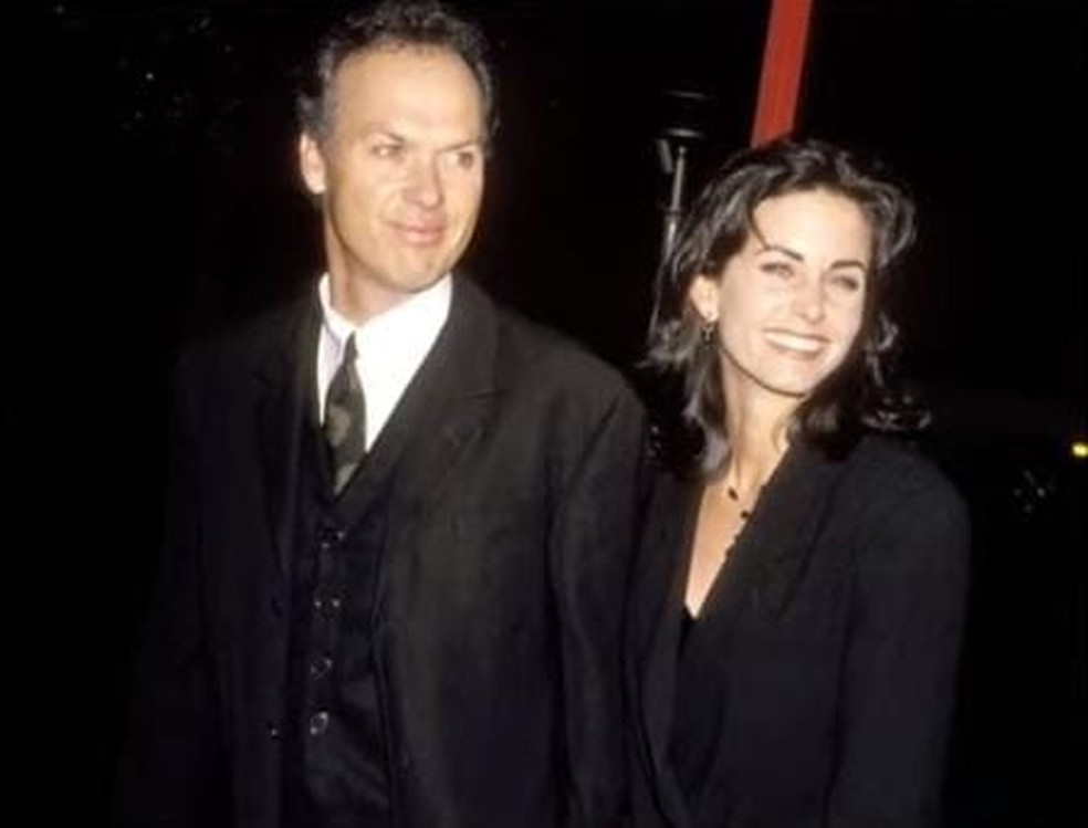 Michael Keaton e Courteney Cox — Foto: Reprodução YouTube