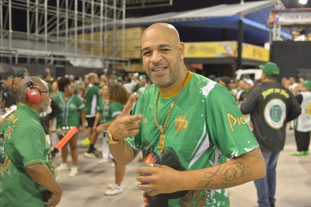 Adriano Imperador vai ser homenageado e desfilar pela Camisa Verde e Branco — Foto: Reprodução/Instagram