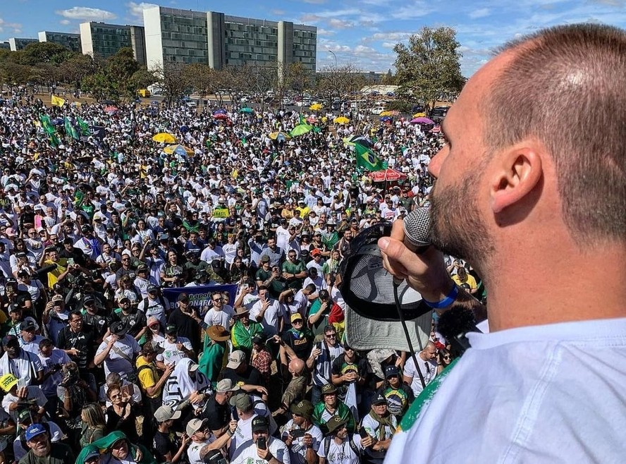 Eduardo Bolsonaro em ato a favor do armamento