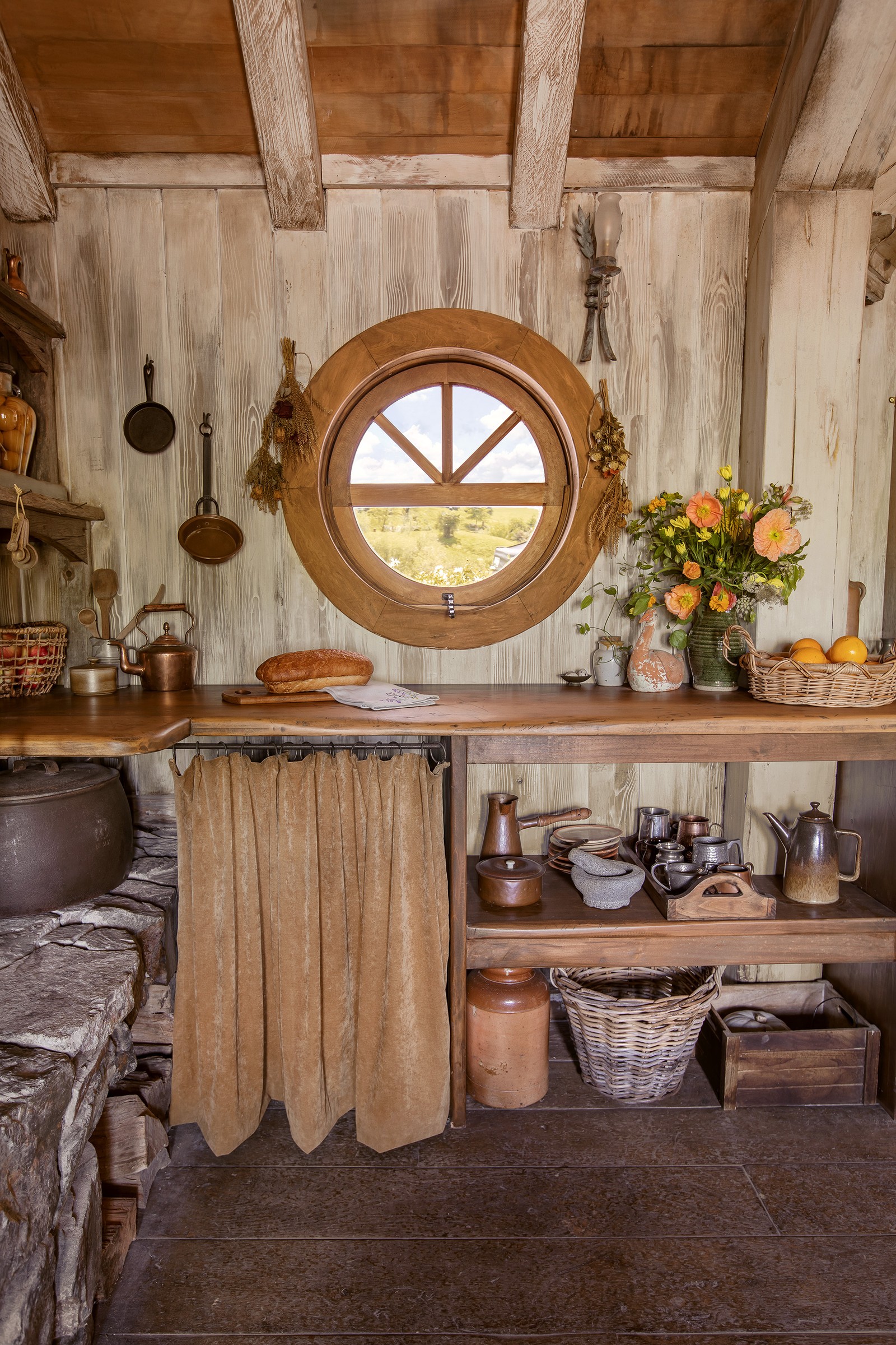 Detalhe de um canto da casa temática The Millhouse, um dos pontos altos da visita a Hobbiton, na Nova Zelândia — Foto: Divulgação / Larnie Nicolson