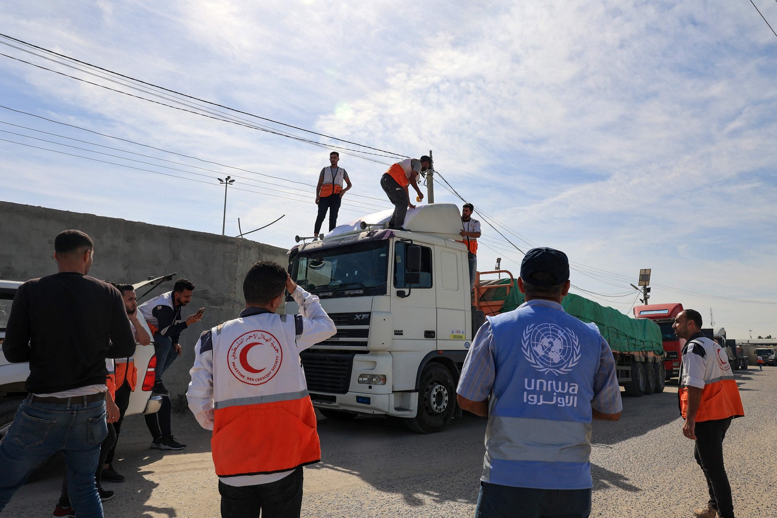 Ajuda humanitária chega na Faixa de Gaza — Foto: Mohammed ABED / AFP