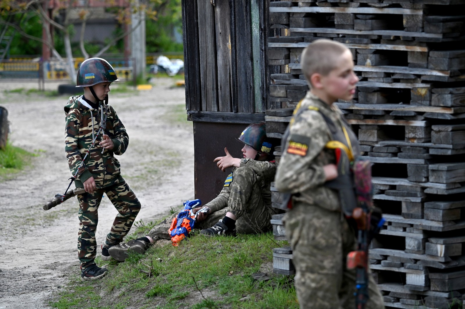 Brincadeiras infantis na Ucrânia foram afetadas por invasão russa - Foto: Sergei Supinsky/AFP