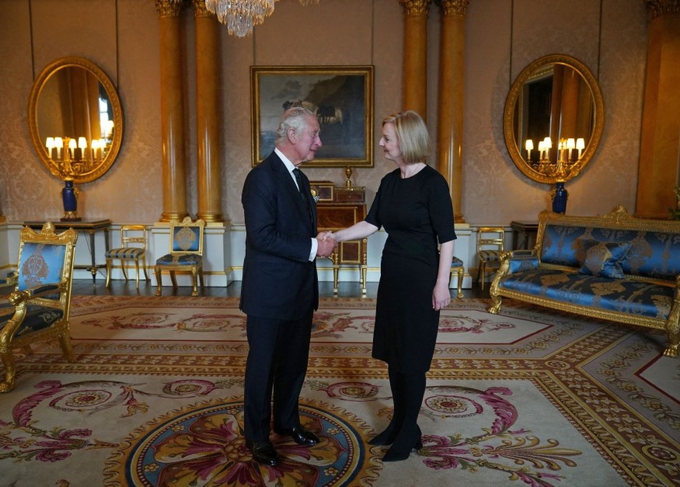 O rei Charles III e a premier Liz Truss — Foto: Yui Mok / AFP