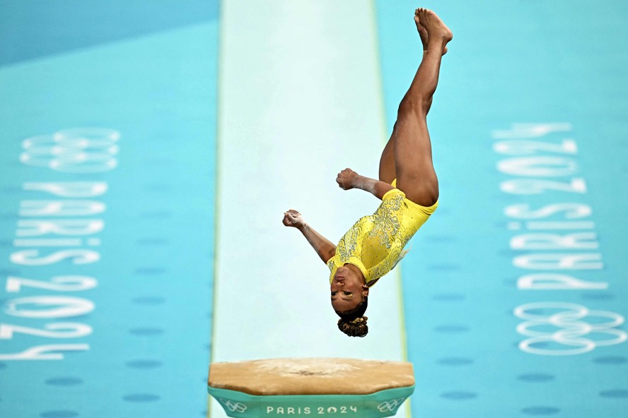 Rebeca Andrade na final da ginástica em Paris 2024. Olimpíadas