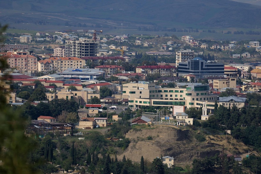 Uma vista da cidade de Stepanakert, retomada na semana passada, na região controlada do Azerbaijão de Nagorno-Karabakh