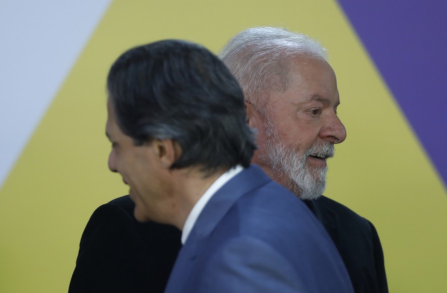 O presidente Lula com o ministro Fernando Haddad.