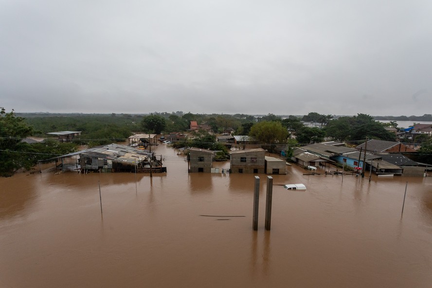 Os níveis dos rios subiram novamente no domingo, enquanto fortes chuvas atingiram o sul do Brasil. Na foto, Eldorado do Sul.