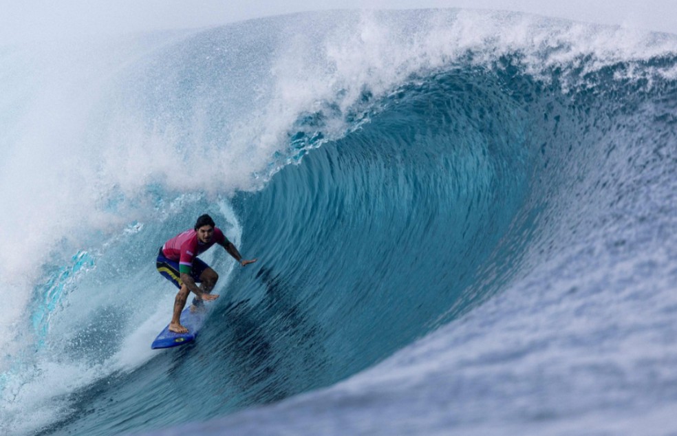 Gabriel Medina durante os Jogos em Teahupoo, no Tahiti — Foto: Ed Sloane/AFP