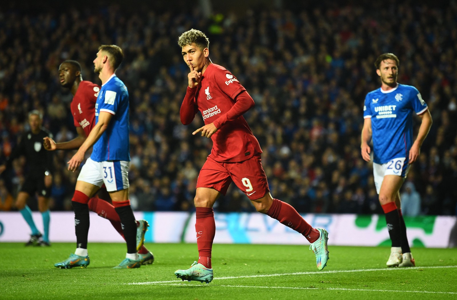 Roberto Firmino continua no Liverpool, e desde a Copa foi campeão da Champions e do Mundial de Clubes, com direito a gol do título