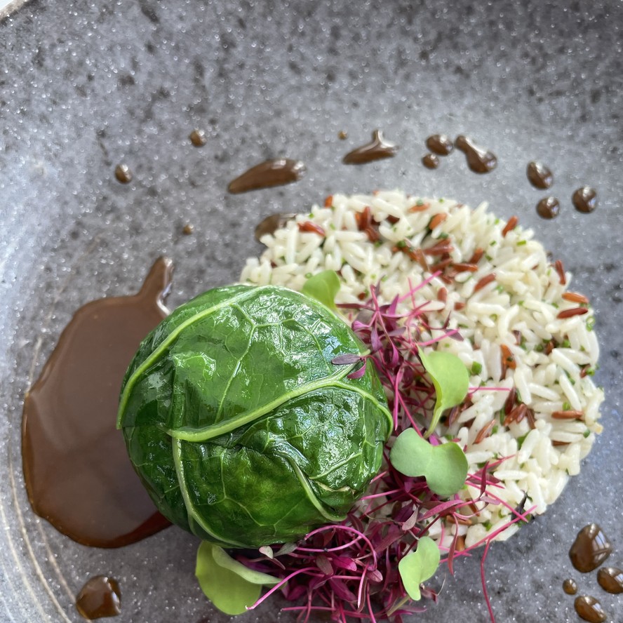 A trouxinha de tempeh, acompanhada de arroz frito com nozes e glace vegetal, será servida no jantar vegano promovido pelo Cordon Bleu