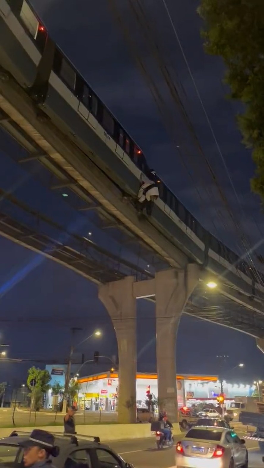 Trens do monotrilho colidiram durante a madrugada, e provocaram mudanças na rota do transporte público paulista