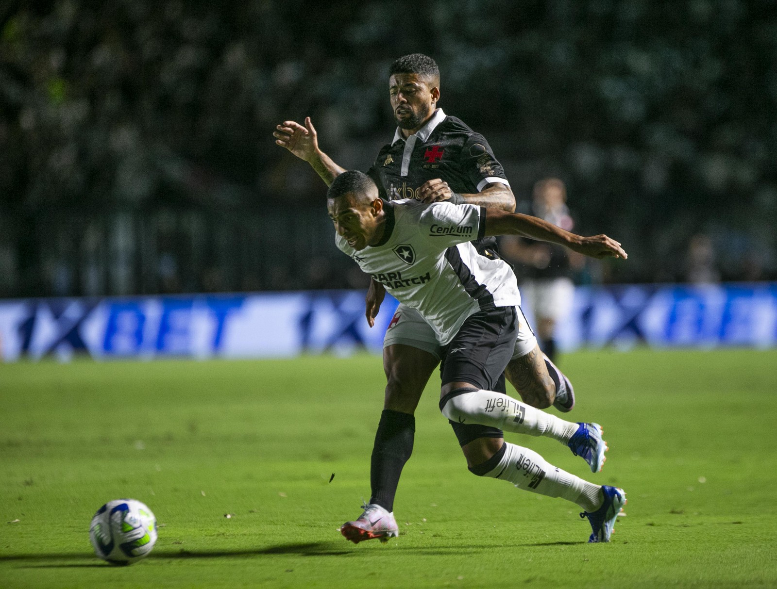 Contra o Vasco, o Botafogo também foi derrotado por 1 a 0, em São Januário — Foto: Guito Moreto/Agência O Globo