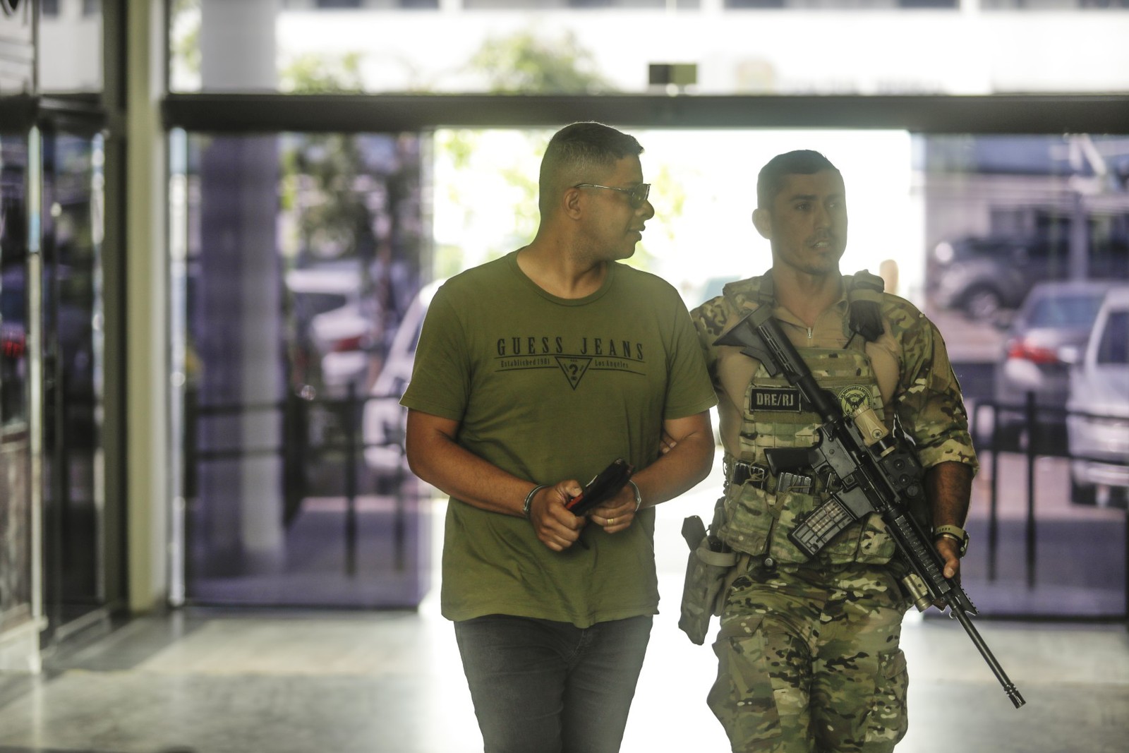 Polícia Federal e Ministério Público Federal realizam, na manhã desta quarta-feira (23), a Operação Smoke Free, contra venda ilegal de cigarros. — Foto: Gabriel de Paiva