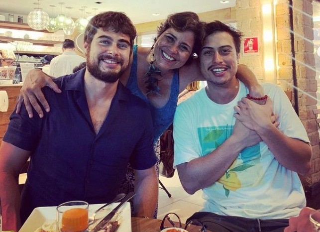 A atriz Valéria Alencar é mãe dos atores Rafael Vitti e Francisco Vitti — Foto: Reprodução/Instagram
