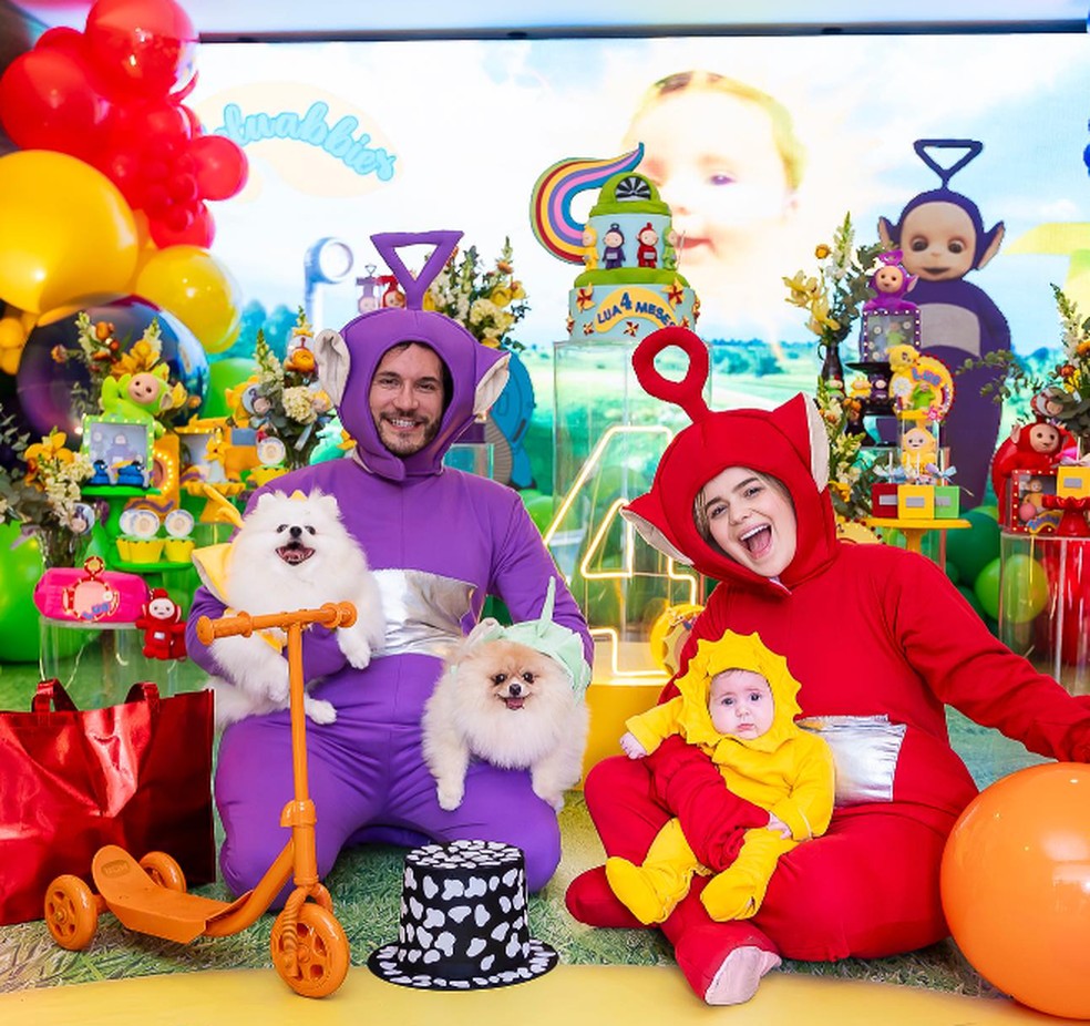 Eliezer e Viih Tube no 4º mesversário de Lua com tema Teletubbies — Foto: Reprodução: Instagram