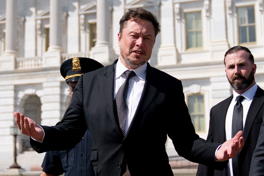 Musk deixa reunião com senadores americanos onde foi discutida a regulamentação da IA