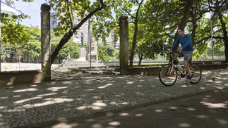 Boa parte do parque perdeu as grades — Foto: Márcia Foletto