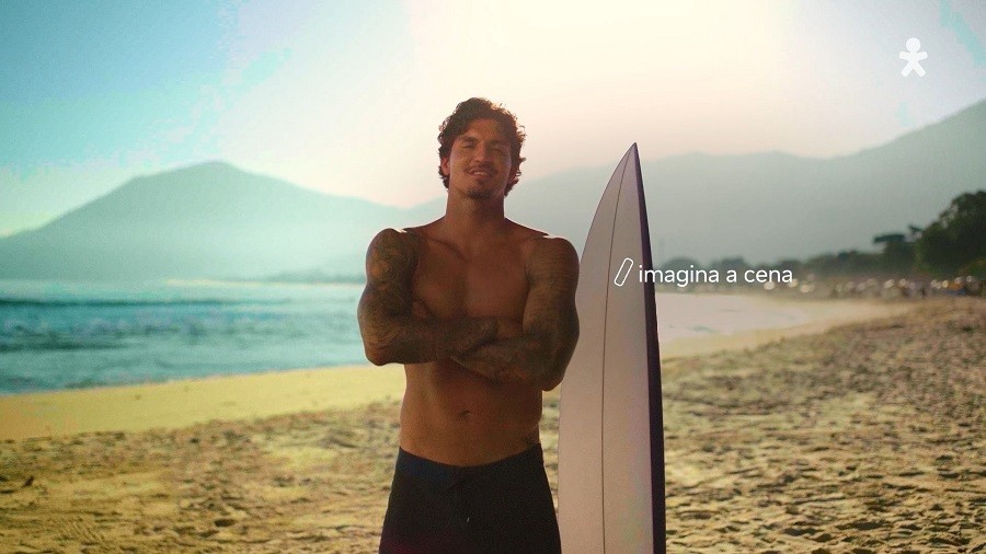 O surfista Gabriel Medina estrela comercial da Vivo — Foto: Divulgação
