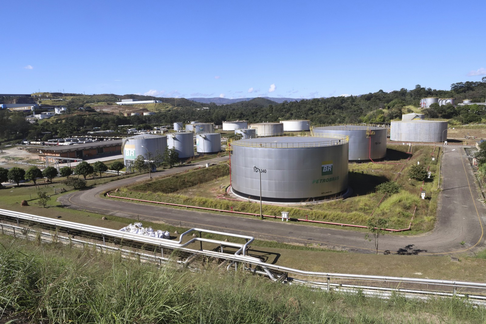 A Refinaria Gabriel Passos (Regap), em Betim, região metropolina de Belo Horizonte (MG), foi inaugurada em 30 de março de 1968, com capacidade inicial de 7.200 m³/dia. Hoje, sua capacidade de processamento é de 24 mil m³/dia ou 150 mil bbl/diaO Tempo