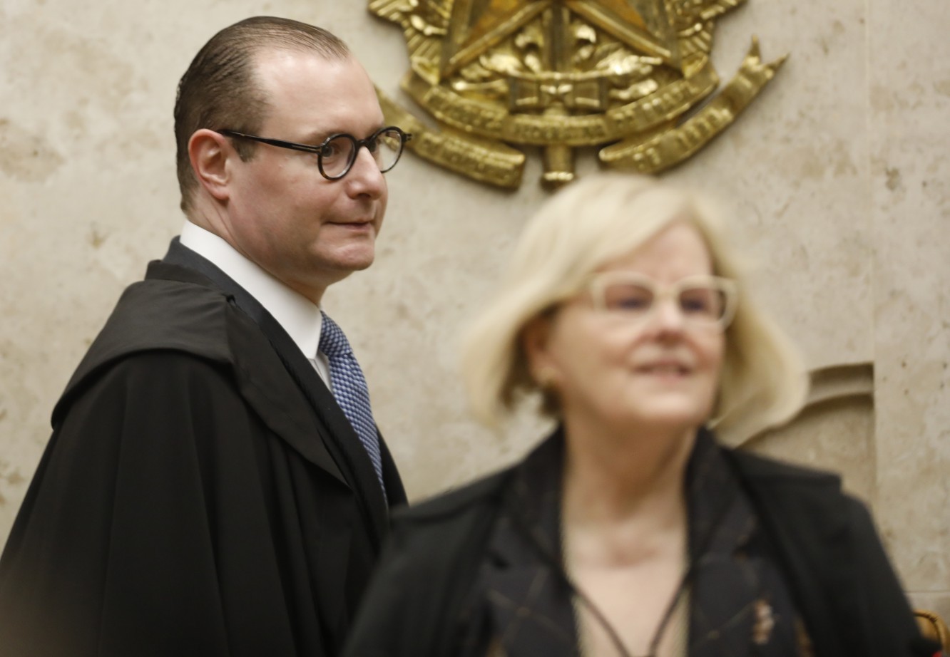 O ministro Cristiano Zanin e a presidente Rosa Weber, durante sessão do STF — Foto: Cristiano Mariz/Agência O Globo/09-08-2023