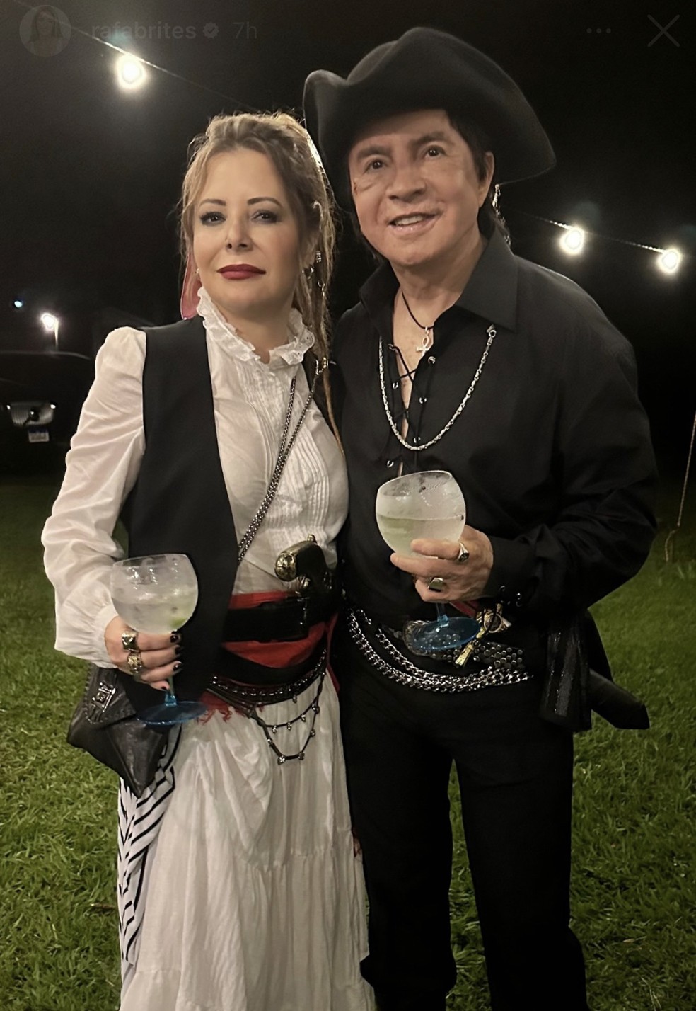 Noely e Xororó de piratas — Foto: Reprodução Instagram