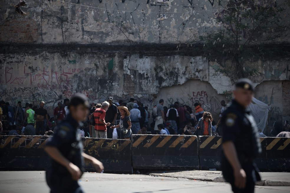 Megaoperação na cracolândia mira 'milícia' de GCMs, hotéis e pensões que escondiam drogas e armas e esquema de exploração de dependentes químicos — Foto: Maria Isabel Oliveira/Agência O Globo