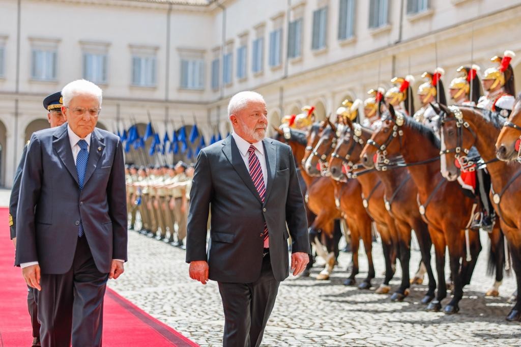 Presidente Luiz Inácio Lula da Silva é recebido pelo presidente da Itália, Sergio Mattarella, em Roma — Foto: Ricardo Stuckert