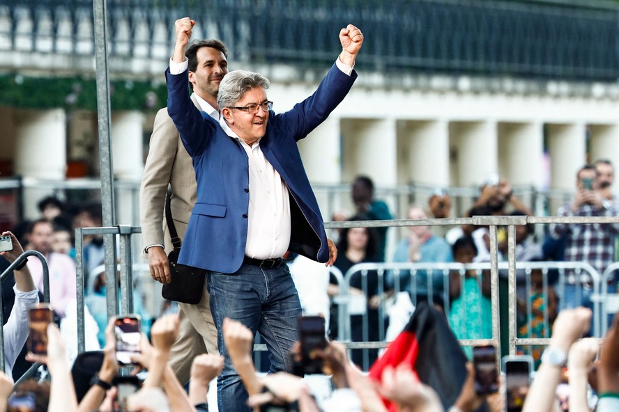 Jean-Luc Mélenchon comemora resultado da eleição no domingo