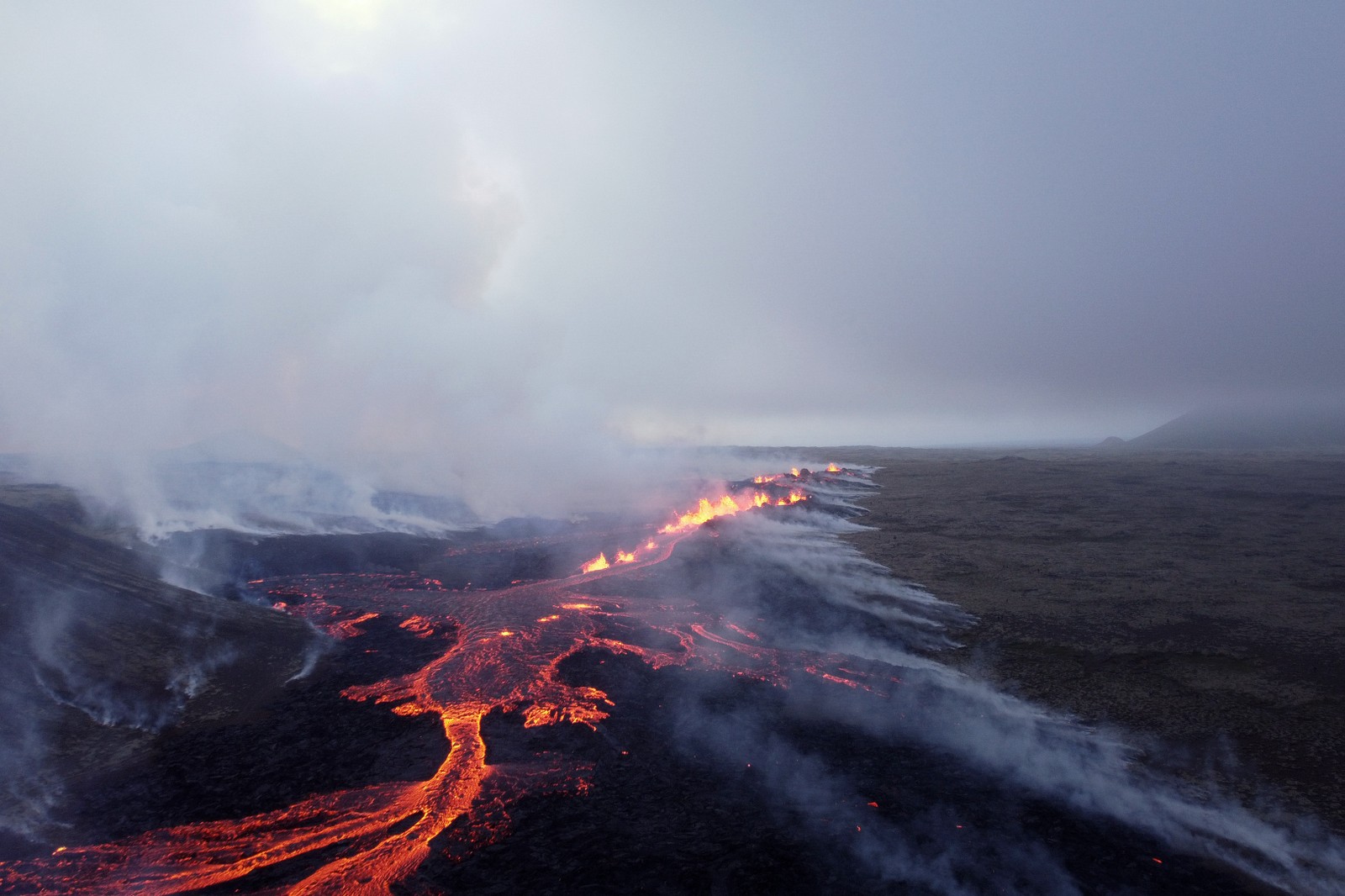 Esta é a terceira vez em dois anos em que um vulcão entra em erupção na região — Foto: Kristinn Magnusson / AFP
