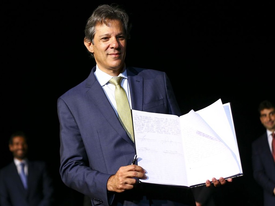 O ministro da Fazenda, Fernando Haddad, assume o cargo em cerimônia no Centro Cultural Banco do Brasil (CCBB)