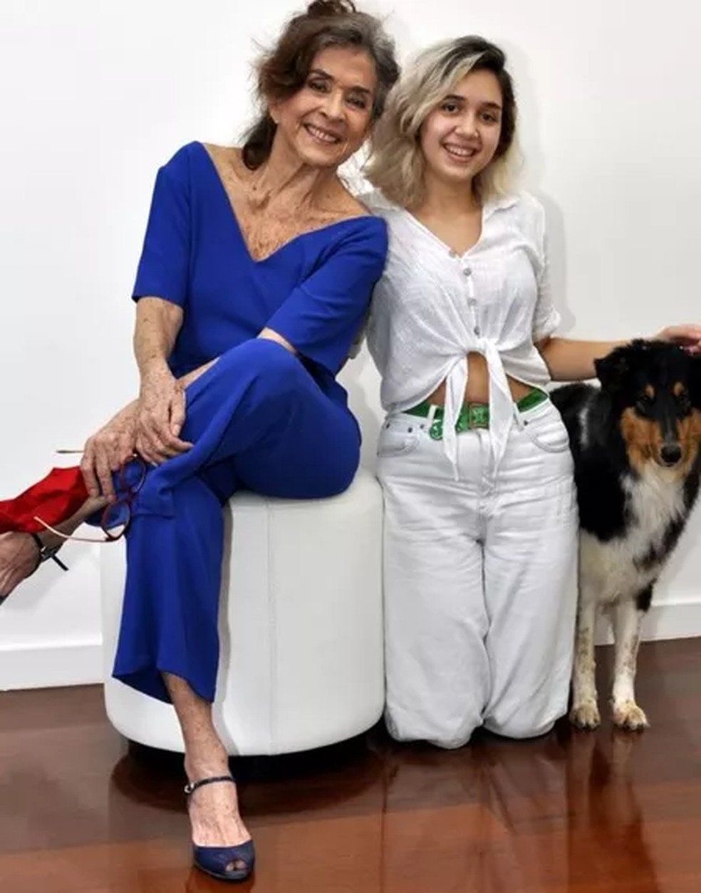 Betty Faria, a neta, Giulia com a cachorrinha, Madalena — Foto: Foto: Cristina Granato