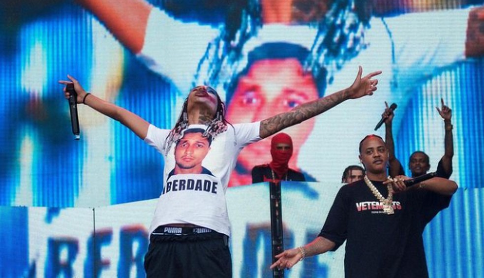 Rapper Oruam pediu 'liberdade' ao pai, Marcinho VP, durante show no Lollapalooza ao lado de TZ da Coronel — Foto: Reprodução / @oruam__