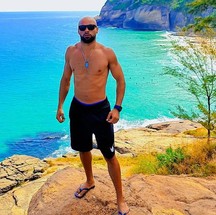 Em sua conta no Instagram, barbeiro compartilhava fotos de viagens, praias e praticando atividades físicas — Foto: Reprodução / Instagram