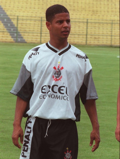 Conhecido como 'pé de anjo', Marcelinho Carioca foi ídolo do Corinthians — Foto: Sérgio Tomisaki