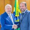 Presidente Luiz Inácio Lula da Silva cumprimenta o ministro de Minas e Energia, Alexandre Silveira - Ricardo Stuckert/PR