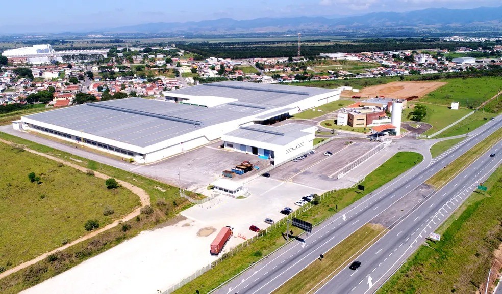 Os carros serão fabricados em uma unidade já existente da Embraer na cidade. O local, no entanto, deverá ser ampliado para receber a nova linha de produção — Foto: Divulgação