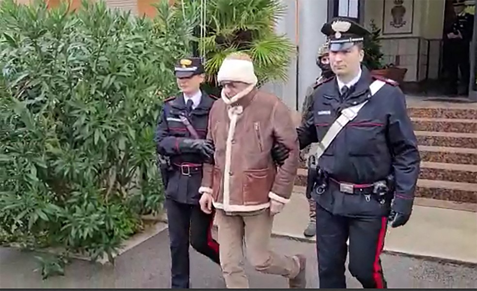 Mafioso Matteo Messina Denaro é preso por carabineiros em clínica oncológica em Palermo, na Itália — Foto: Divulgação/AFP