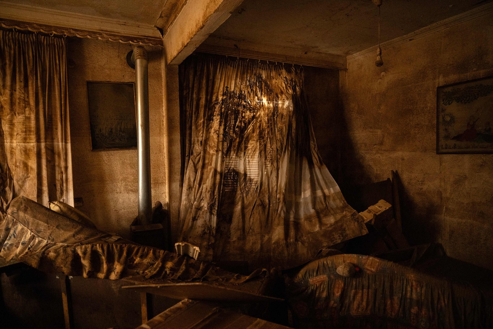 Casa devastada após o recuo das águas da tempestade Daniel, na aldeia de Vlochos, no centro da Grécia. — Foto: Angelos TZORTZINIS/AFP