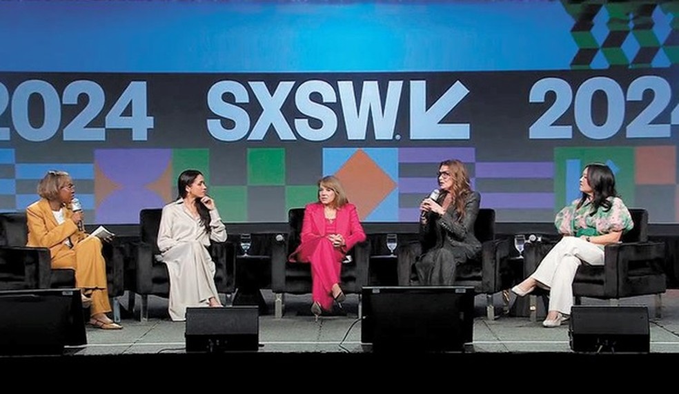 Mesa no Festival SXSW, a partir da esquerda: Errin Haines, Meghan Markle, Katie Couric, Brooke Shields e Nancy Wang Yuen — Foto: Reprodução