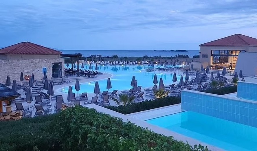 ‘Surto de doença’ em hotel de luxo na Grécia faz hóspedes exigirem investigação