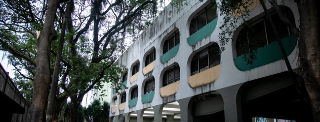  Ciep Tancredo Neves, no Catete. Escolas foram construídas para ensino integral no governo de Brizola, que tinha Darcy como vice — Foto: Brenno Carvalho / Agência O Globo.