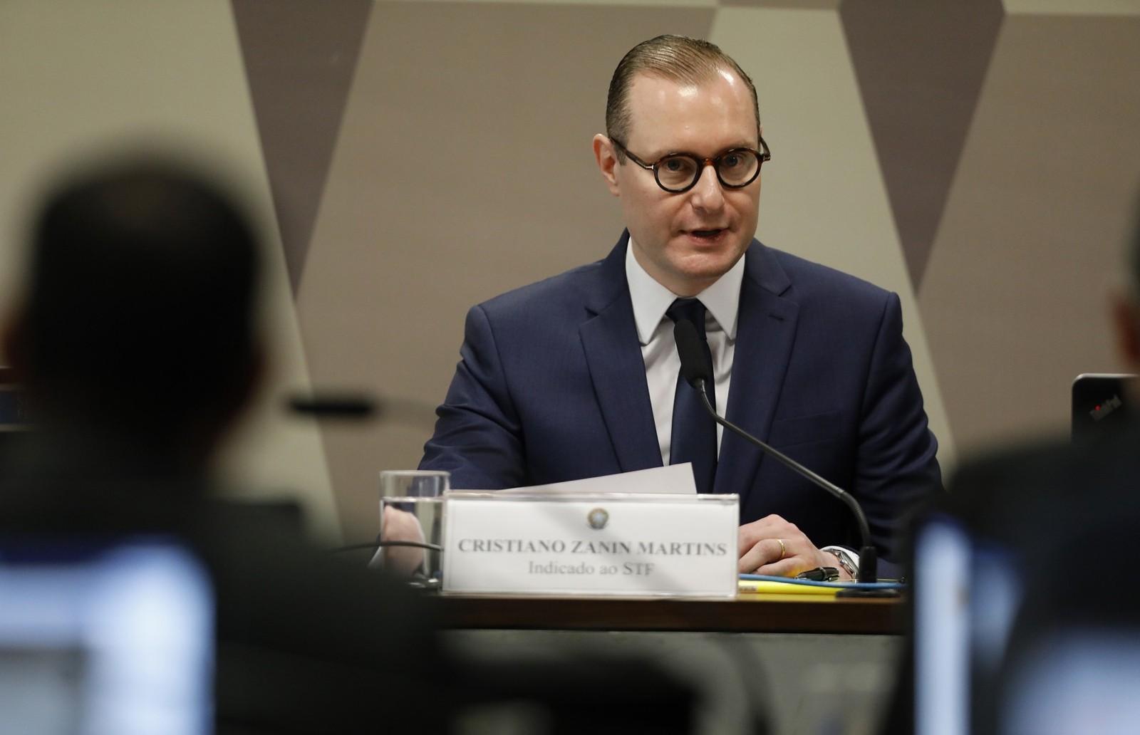 O advogado Cristiano Zanin responde a perguntas de parlamentares durante sabatina no Senado Federal — Foto: Cristiano Mariz