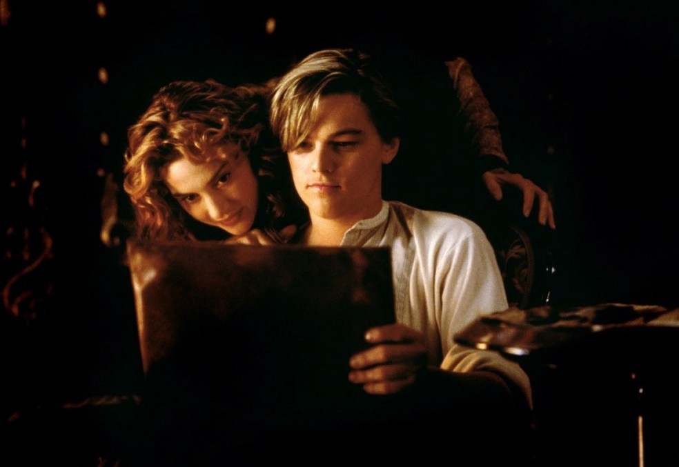 Jack e Rose em cena de 'Titanic': personagens entraram para a história do cinema — Foto: Divulgação